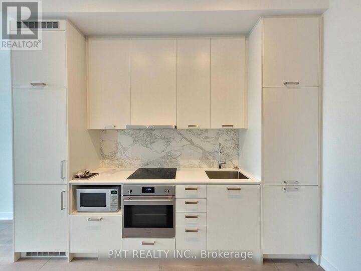 Property Photo: 38 Honeycrisp Crescent 508 ON L4K 0M8