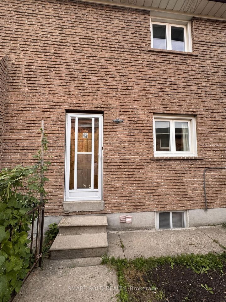 Property Photo: 243 Shawnee Circle ON M2H 2Y3