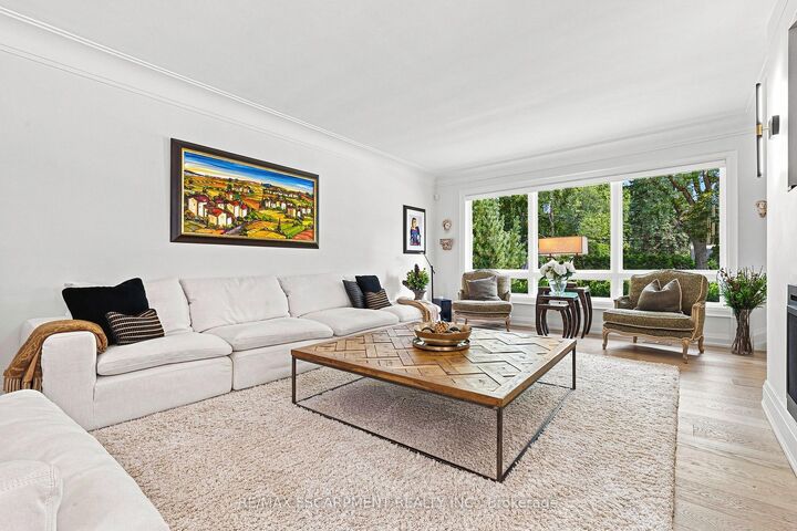 Property Photo: 794 Falcon Boulevard ON L7T 3B3