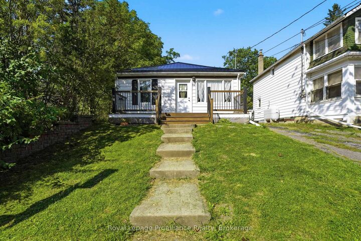 Property Photo:  44 Geddes Street  ON K8P 2X5 