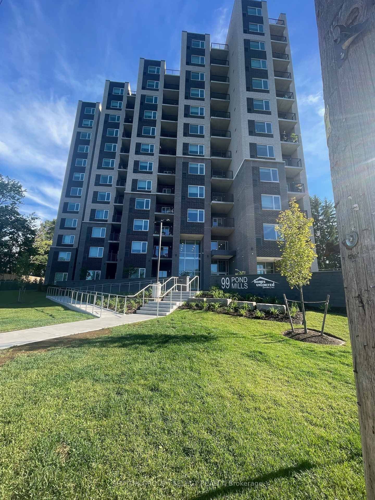 Property Photo:  99 Pond Mills Road 602  ON N5Z 3X3 