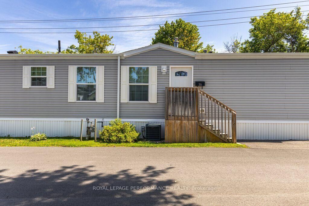 Property Photo: 16 Eastgate Avenue ON K2H 7S2