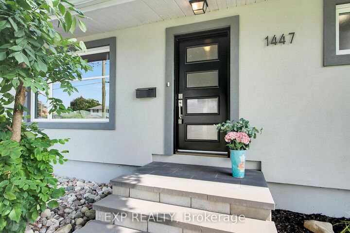 Property Photo: 1447 Maxime Street ON K1B 4E7