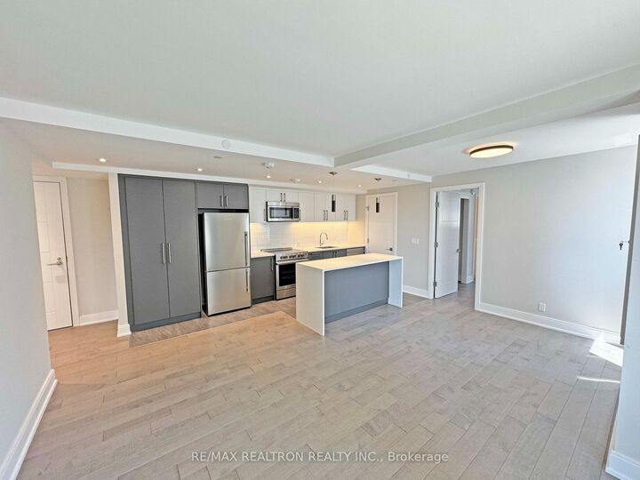 Property Photo:  11 Walmer Road 301  ON M5R 2W9 