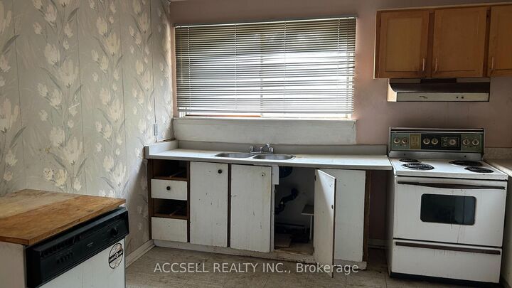 Property Photo: 5501 Schueller Crescent ON L7L 3T1