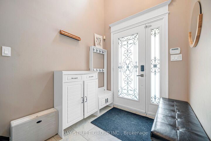 Property Photo: 14 Rocksprings Avenue ON L4S 1R1