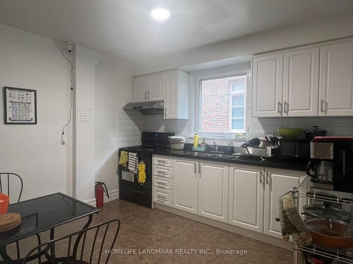Property Photo: 228 Hollywood Avenue ON M2N 3K6