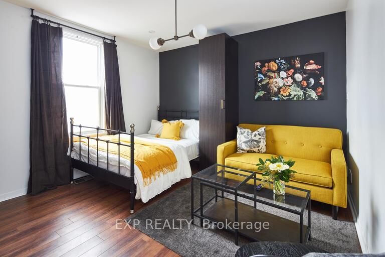 Property Photo:  331 Catherine Street C  ON K1R 5T4 