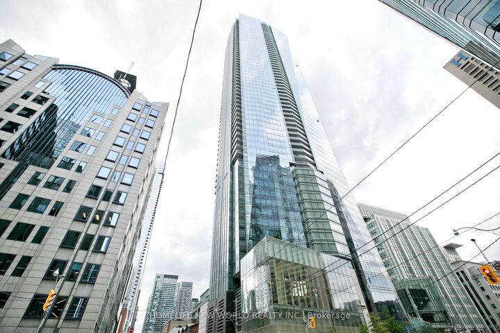 180 University Avenue 5008 — photo 1