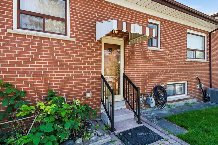 Property Photo: 146 Earlscourt Avenue Lower ON M6E 4A9