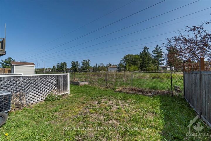 Property Photo: 258 Forestbrook Street ON K2K 0B4