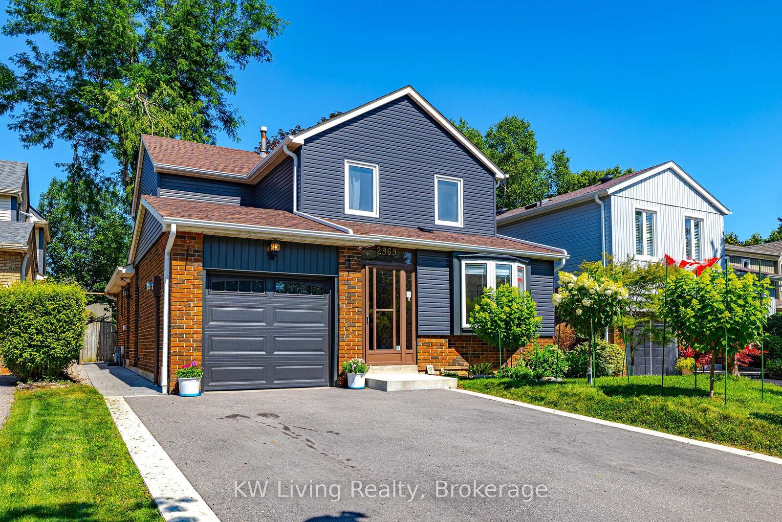 Property Photo: 2969 Dancer Court ON L5L 1Y5