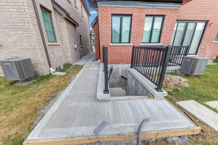 Property Photo:  17 Winthrop Crescent Bsmt  ON L3L 0E5 