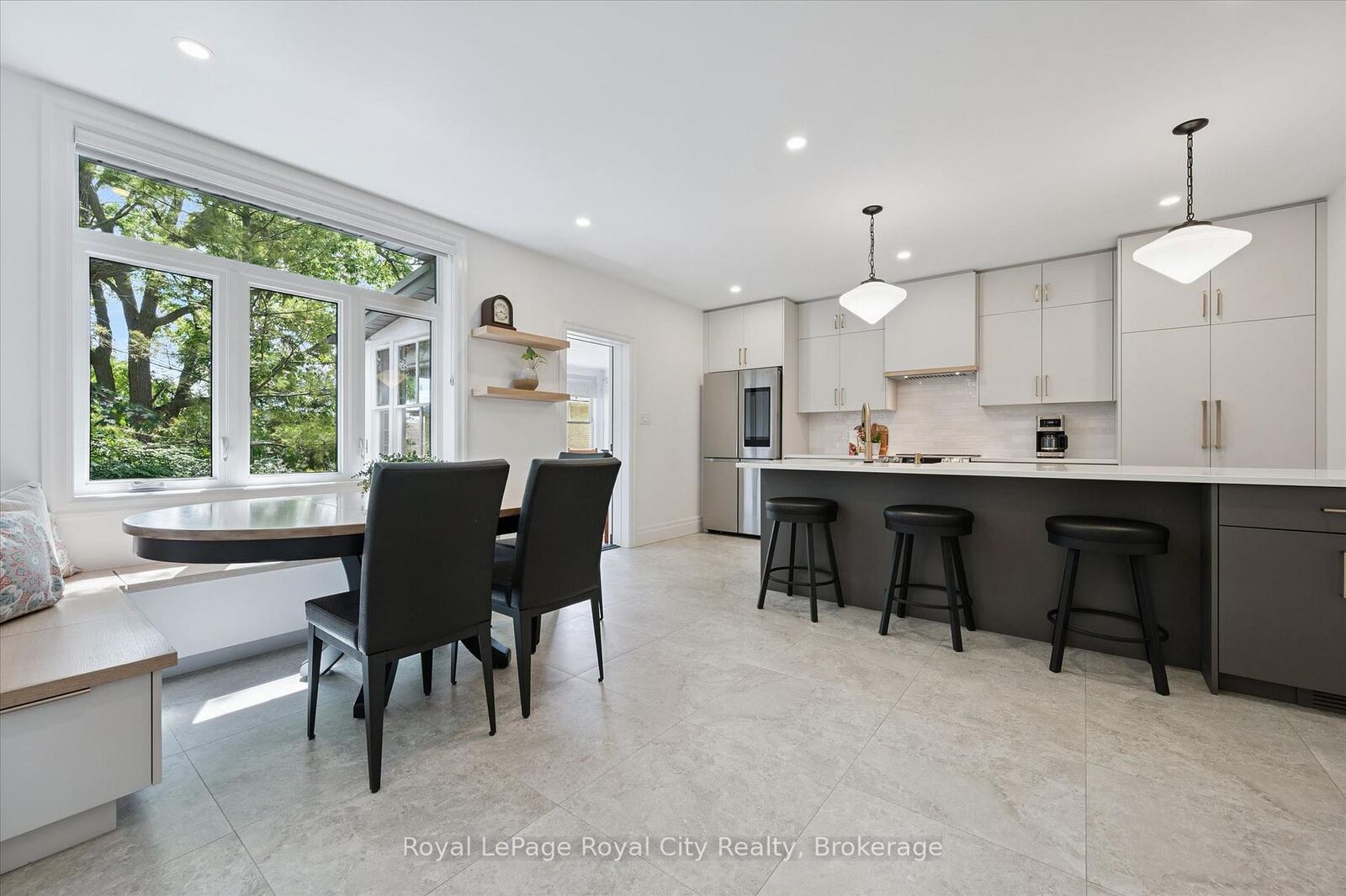 Property Photo:  164 King Street  ON N1E 4R1 