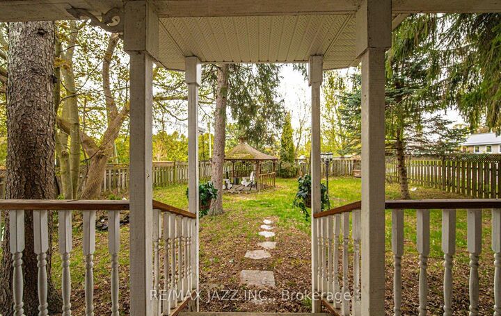 Property Photo: 112 Hope Street N ON L1A 2N9