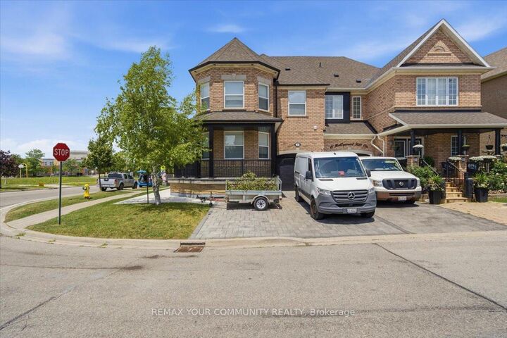 Property Photo: 2 Hollywood Hill Circle Lower ON L4H 2P7