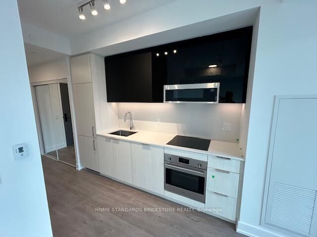 Property Photo: 308 Jarvis Street 1704 ON M5B 0E3