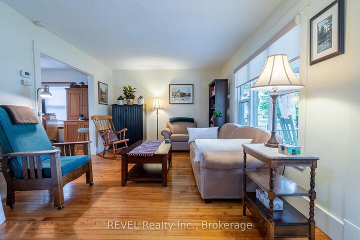 298 Stanley Street — photo 1