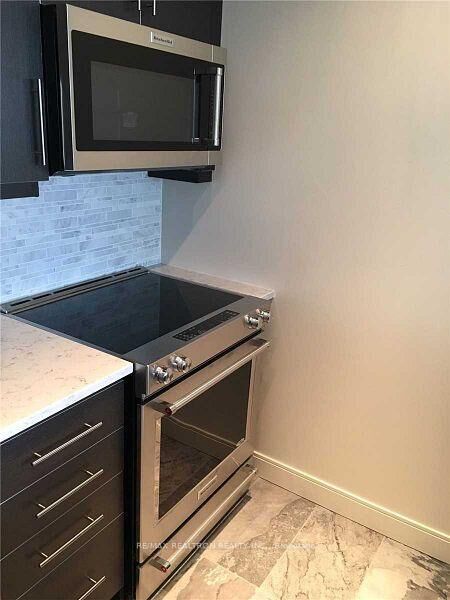 Property Photo: 825 Church Street 1105 ON M4W 3Z4