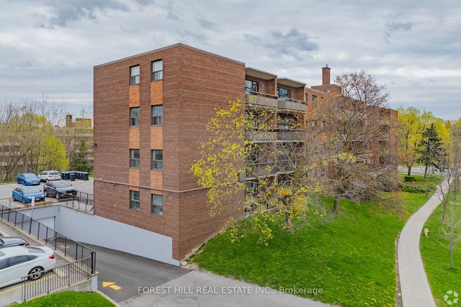 Property Photo: 32 Clayland Drive 301 ON M3A 2A5