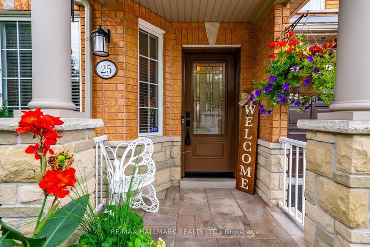 Photo de la propriété:  25 Starr Crescent  ON L4G 7X3 