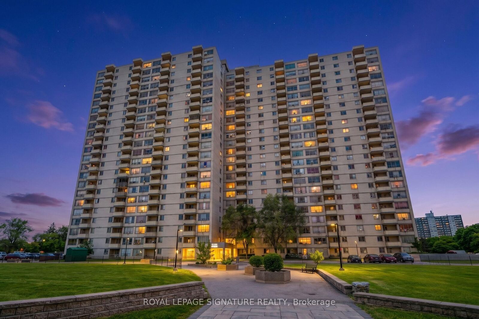 Property Photo:  340 Dixon Road 1008  ON M9R 1T1 