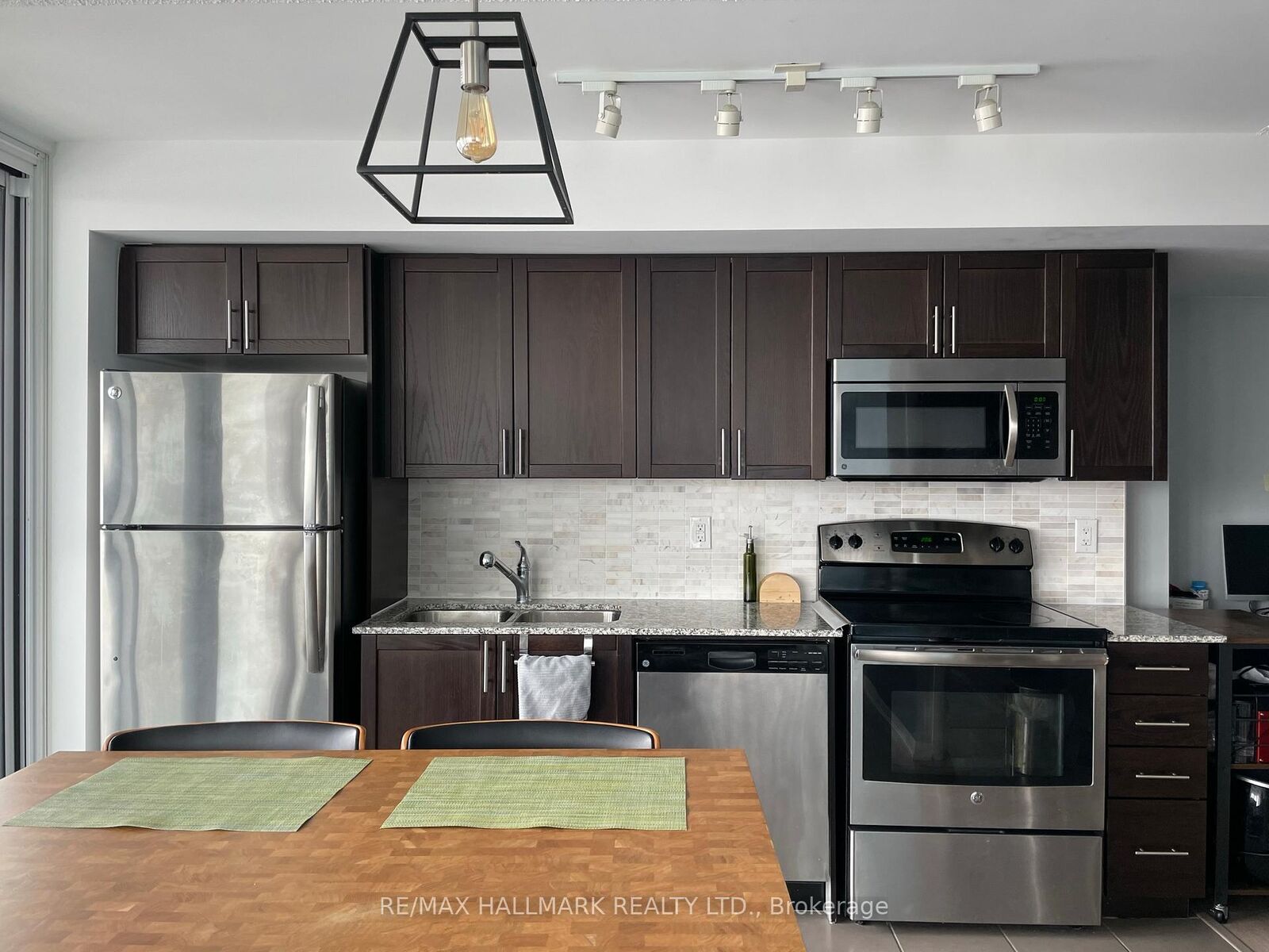 Property Photo: 830 Lawrence Avenue W 1507 ON M6A 0A2