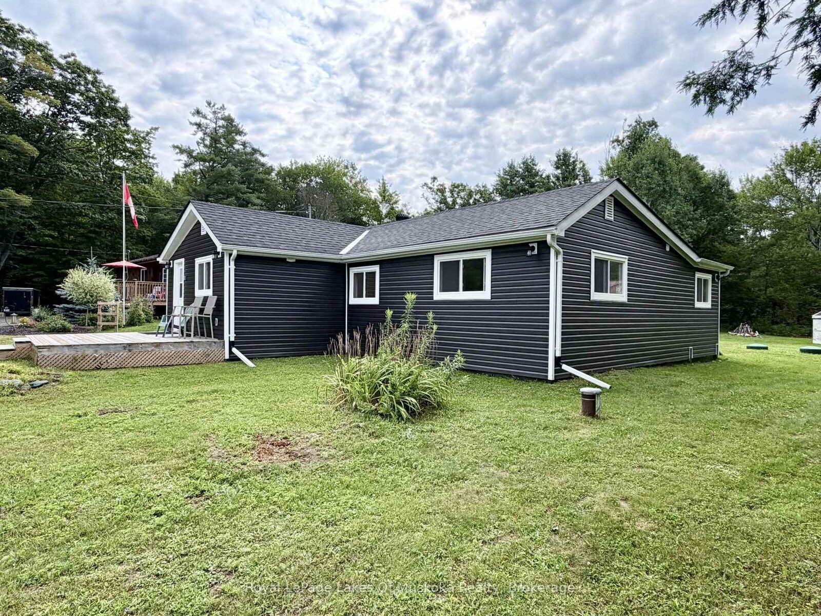 Property Photo: 7826 Lake Joseph Road Unit 2 ON P0C 1H0