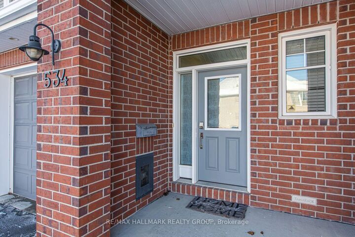 Property Photo:  534 Rochefort Circle  ON K4A 0M8 