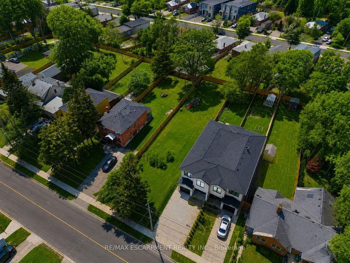 19B Broadview Avenue — photo 1