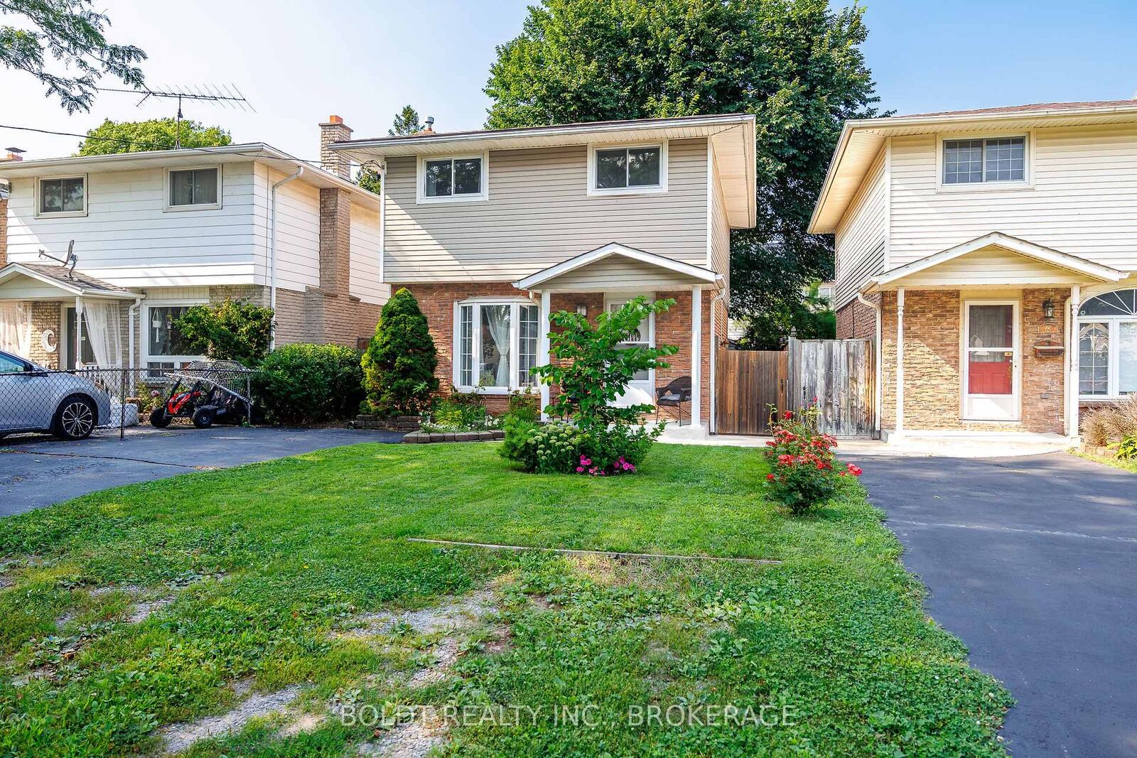 Property Photo: 13 1/2 Northglen Avenue ON L2M 1B3