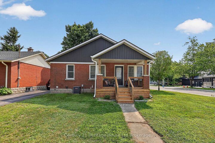 Property Photo: 272 Wellington Street N ON N4S 6S3
