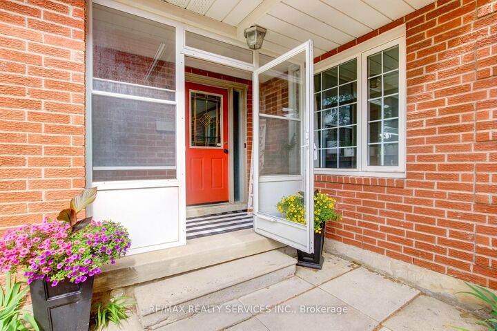 Property Photo: 16 Cavalier Court ON L6V 3K6