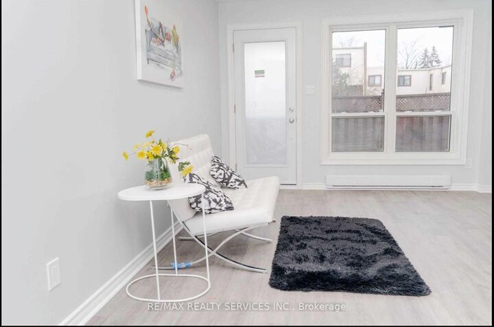 Property Photo: 1100 Oxford Street 137 ON L1J 6G4