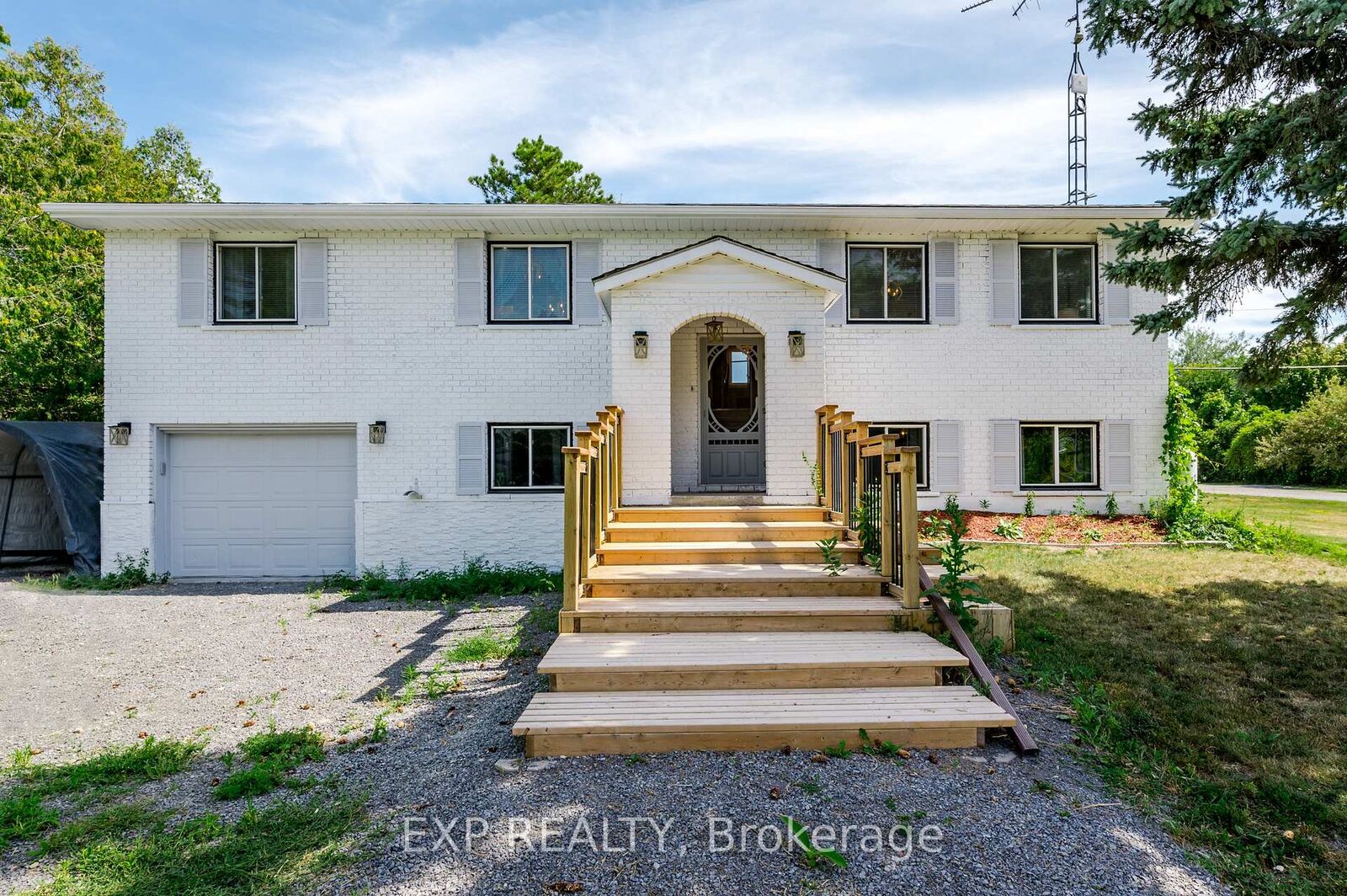 Property Photo: 150 Bayview Drive ON K7R 3K8