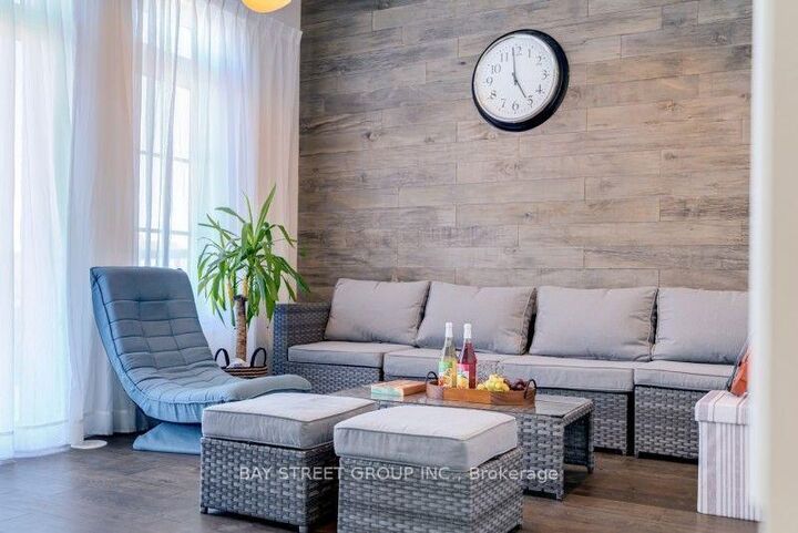 Property Photo:  121 Luzon Avenue  ON L6B 1N8 