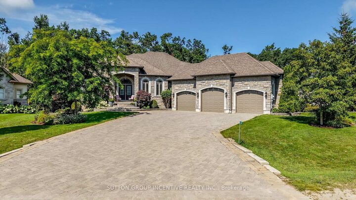 18 Lloyd Cook Drive W — photo 1