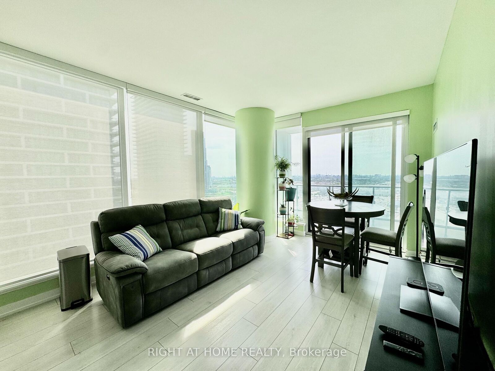 Property Photo: 898 Portage Parkway 1903 ON L4K 0J6