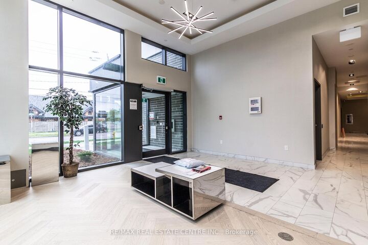 Property Photo:  7 Erie Avenue 812  ON N3S 2E7 