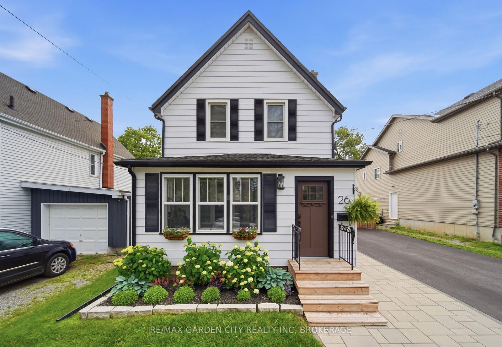Property Photo: 26 Carleton Street N ON L2V 2A4