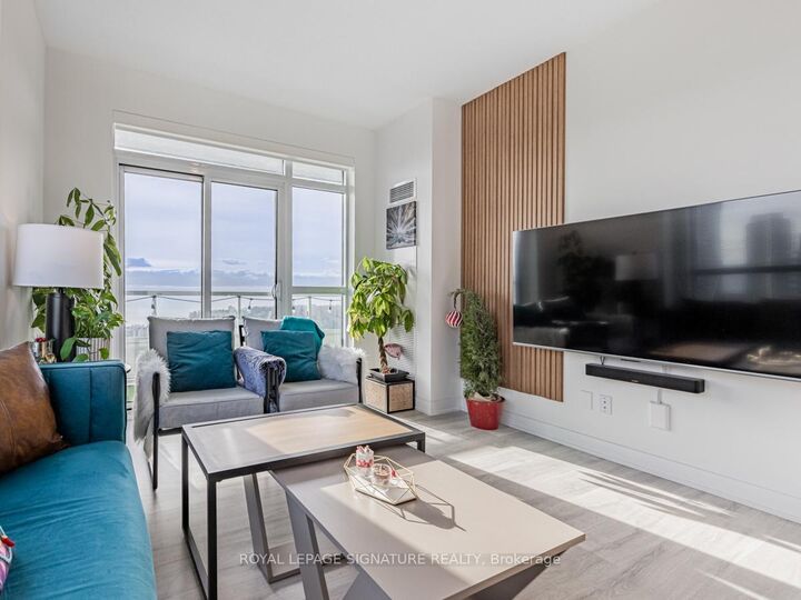 Property Photo: 251 Manitoba Street 2704 ON M8Y 0C7