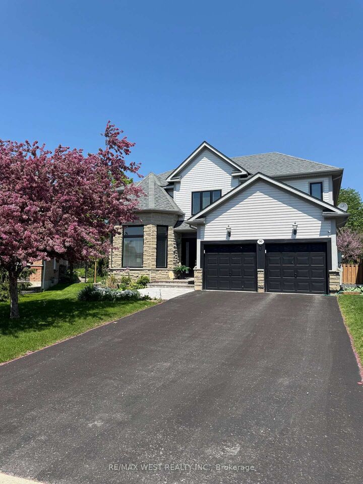 Property Photo: 90 Birkhall Place ON L4N 0K2