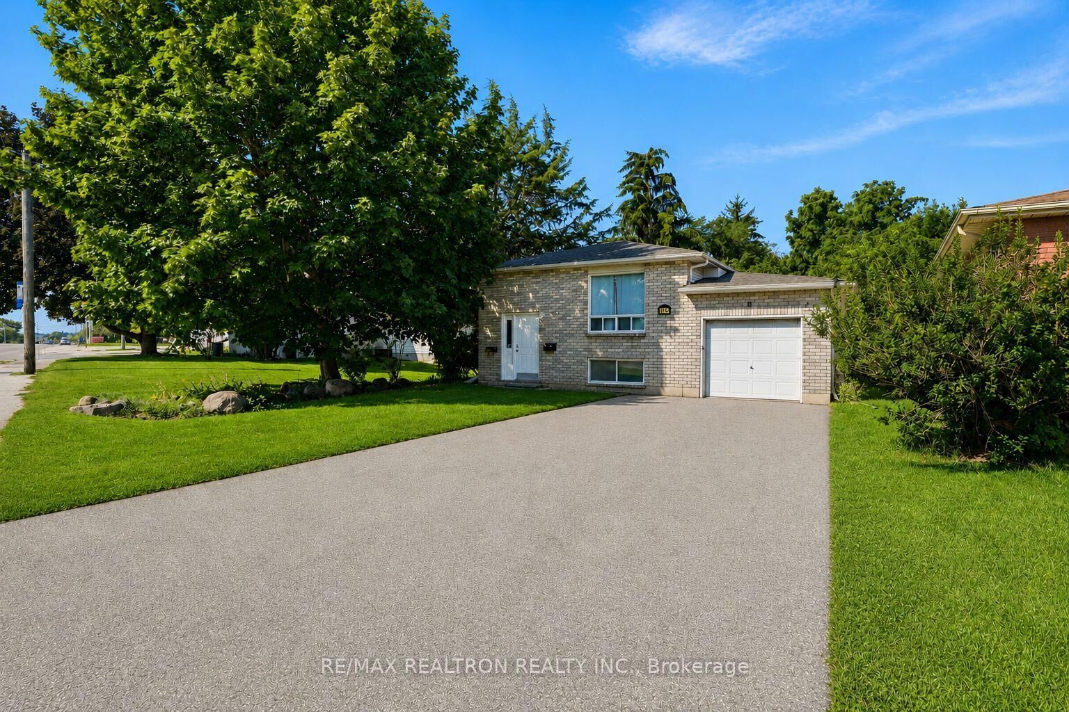 Property Photo:  414 The Queensway Road S  ON L4P 2C7 