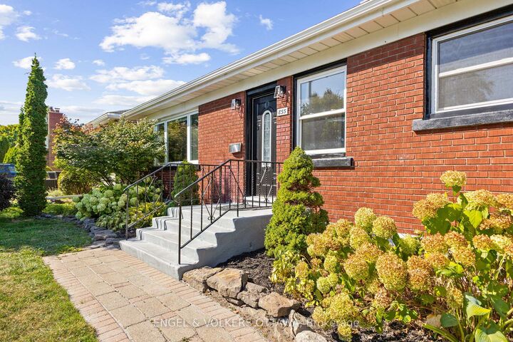 Property Photo:  855 Weston Drive  ON K1G 1W5 