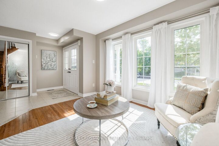 Property Photo: 22 Maple Crown Terrace ON L4M 7H4
