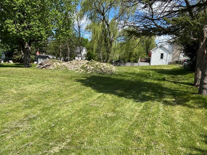 Property Photo:  107 Union Street  ON K0K 2T0 
