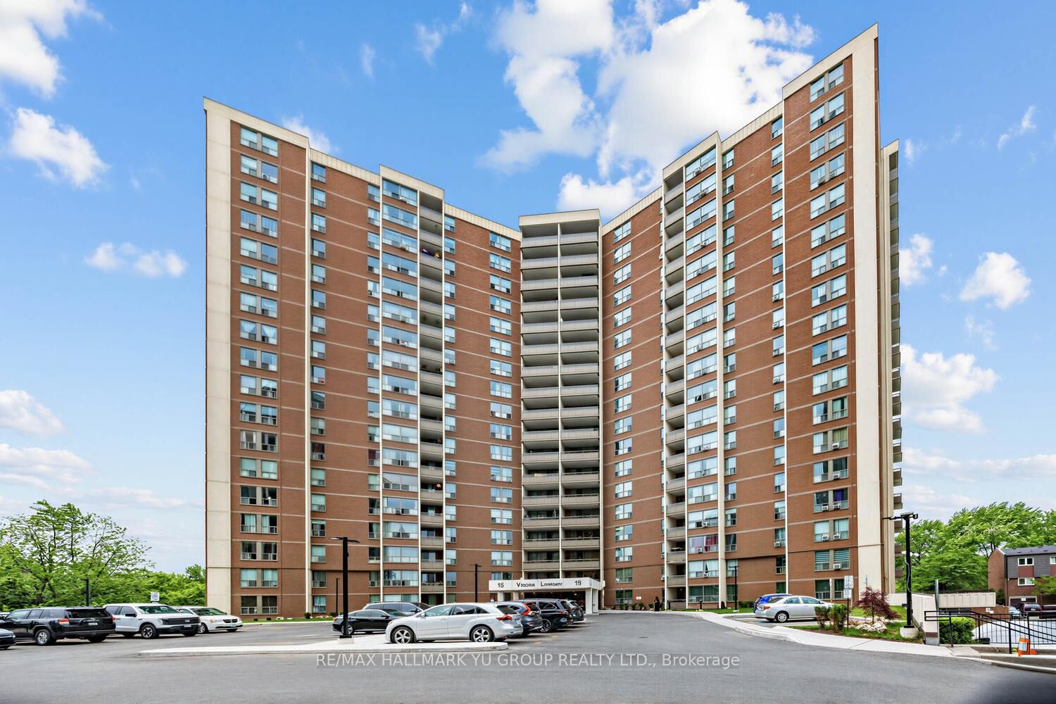 Property Photo:  15 Vicora Linkway N/A 401  ON M3C 1A7 