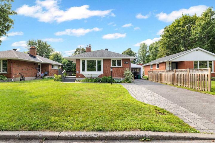 Property Photo:  2349 Edwin Crescent  ON K2C 1H8 