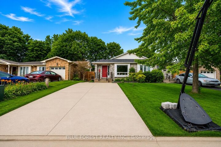 Property Photo: 38 Folkstone Court ON N5V 4Y3