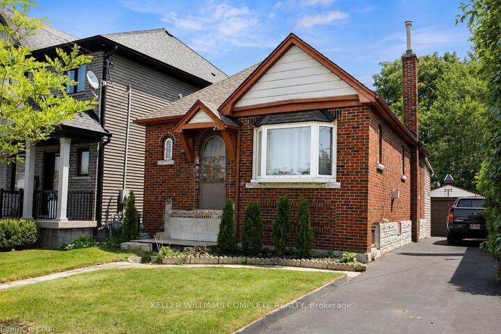35 Barons Avenue S — photo 1